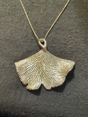 Vintage Michael Aram Silver Tone Ginkgo Leaf Pendant Statement Necklace